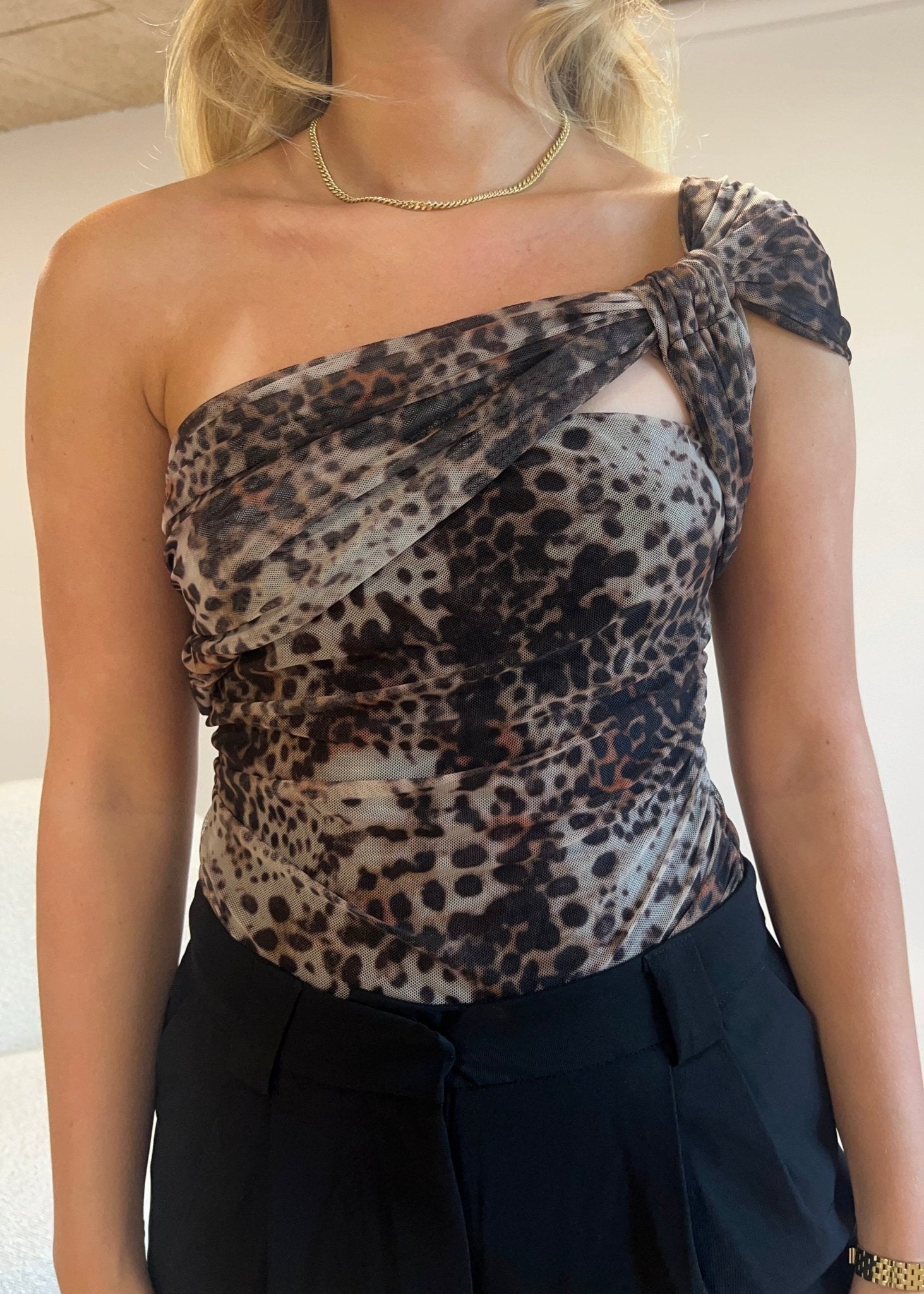 Leopard One Shoulder Top - ByStenholt.dk