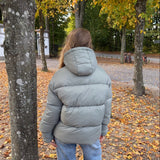 Nola Puffer Jakke - Mat Khaki - ByStenholt.dk