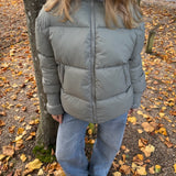 Nola Puffer Jakke - Mat Khaki - ByStenholt.dk