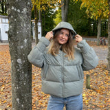 Nola Puffer Jakke - Mat Khaki - ByStenholt.dk