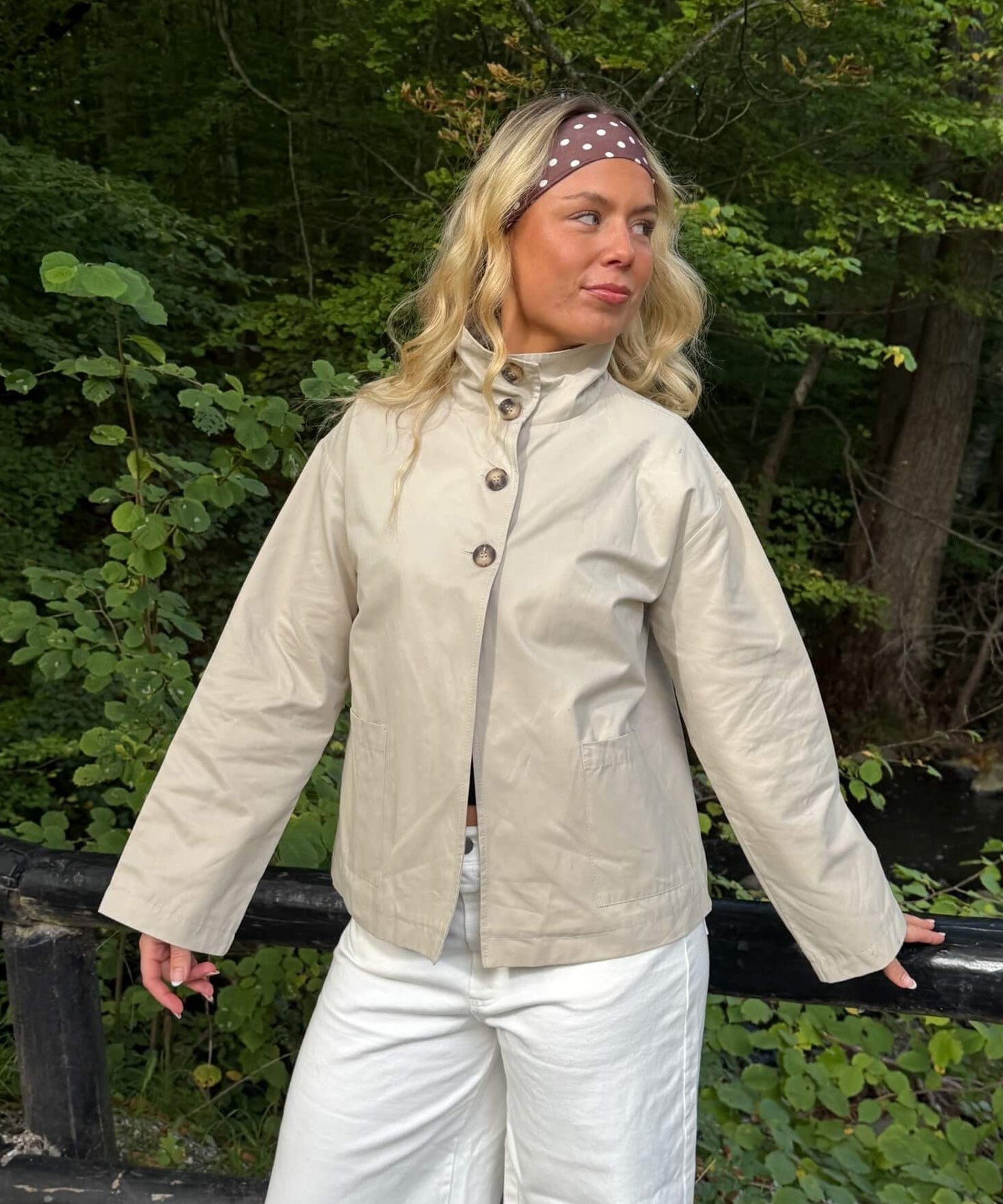 Alva Kort Trenchcoat - Beige - ByStenholt.dk