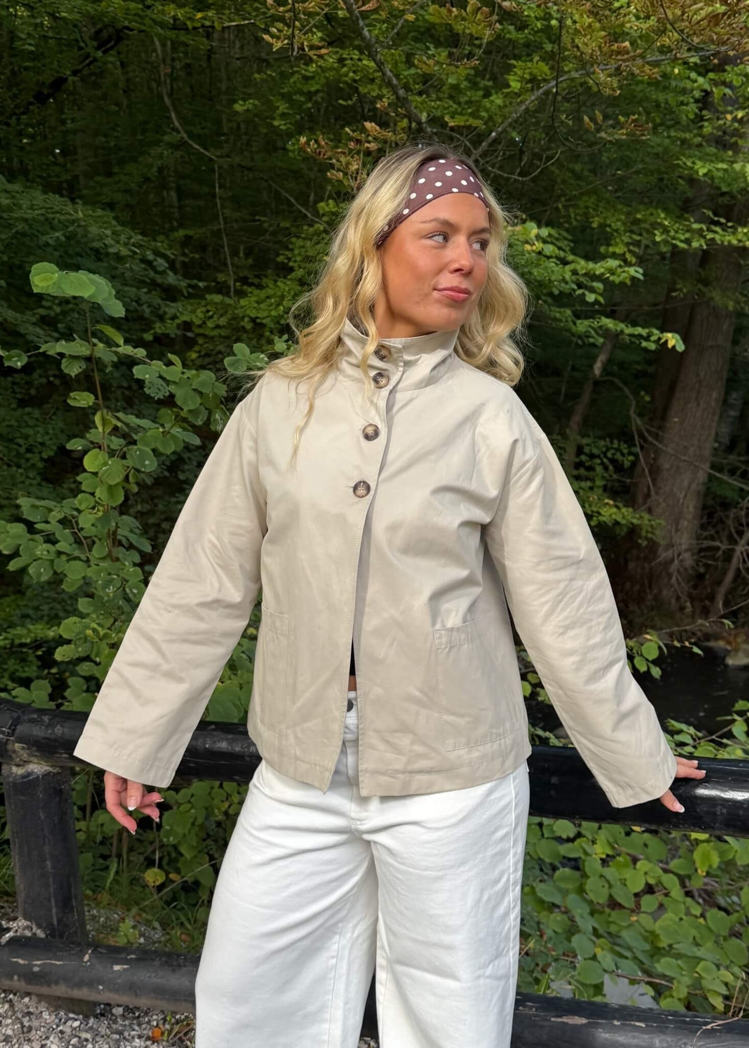 Alva Kort Trenchcoat - Beige - ByStenholt.dk