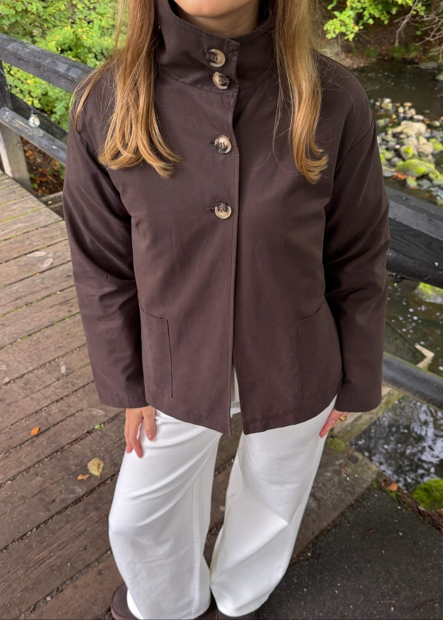 Alva Kort Trenchcoat - Mørkebrun - ByStenholt.dk