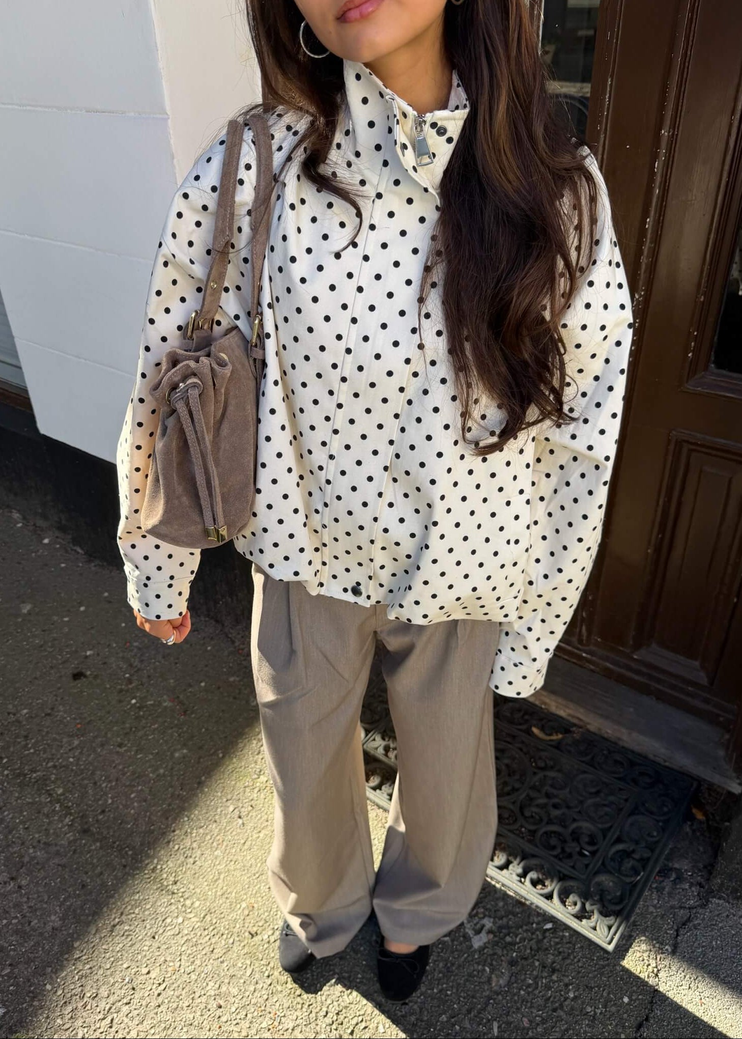 Amara Jakke med Polkaprikker - Creme/Sort - ByStenholt.dk