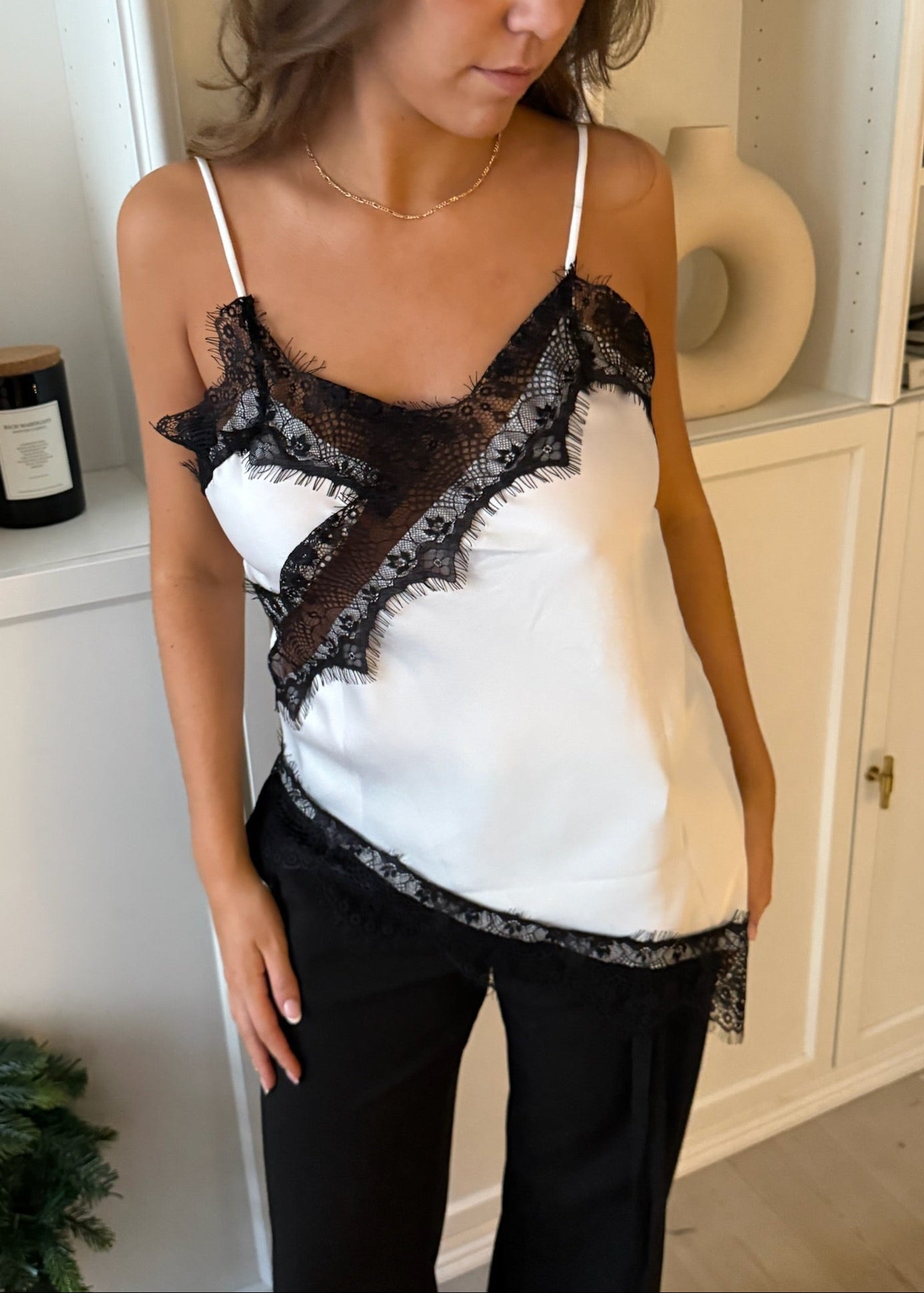 Asymmetrisk Satin Top - Hvid - ByStenholt.dk