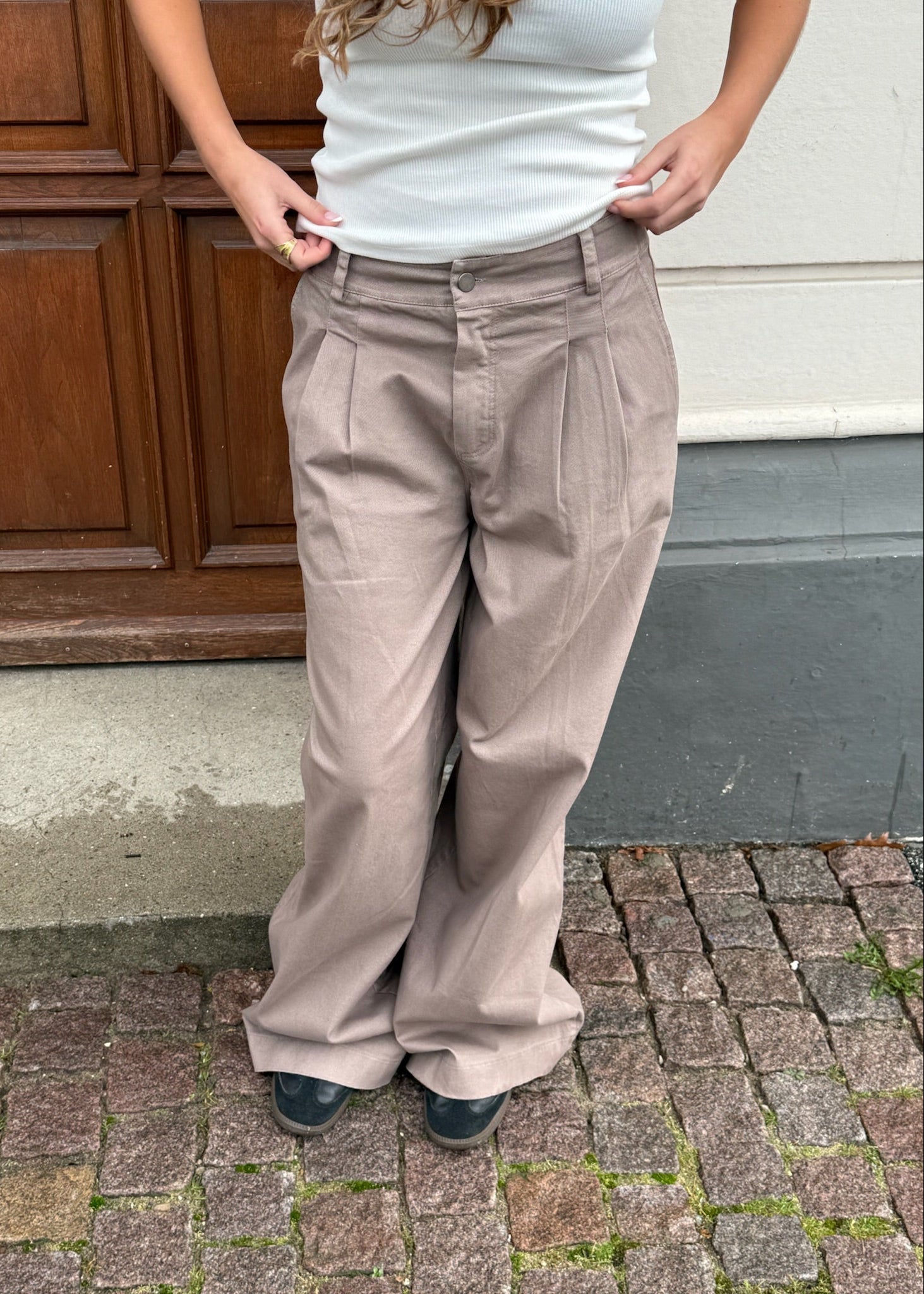 Baggy Habitbukser - Taupe - ByStenholt.dk