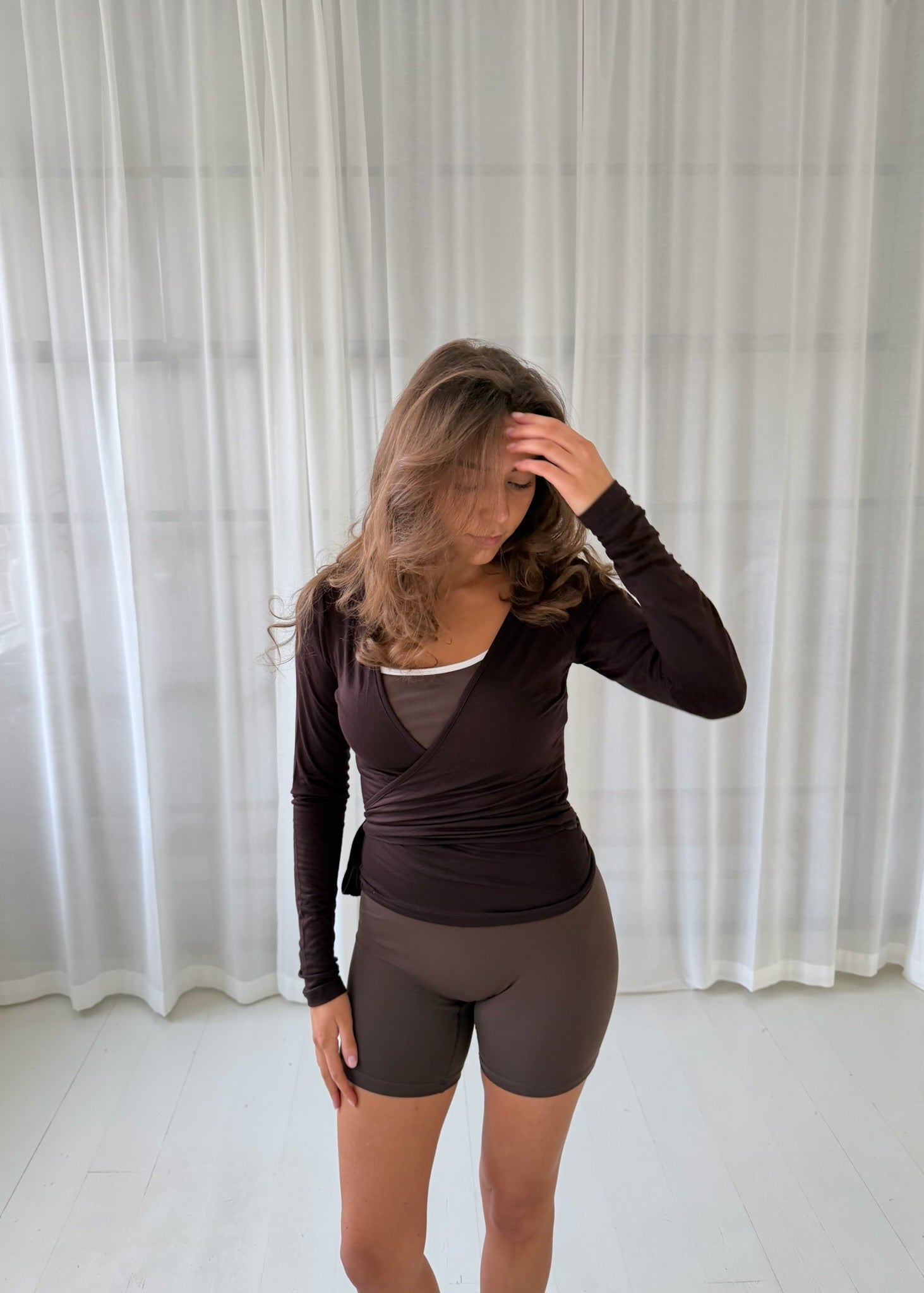 Ballet Wrap Bluse - Mørkebrun - ByStenholt.dk