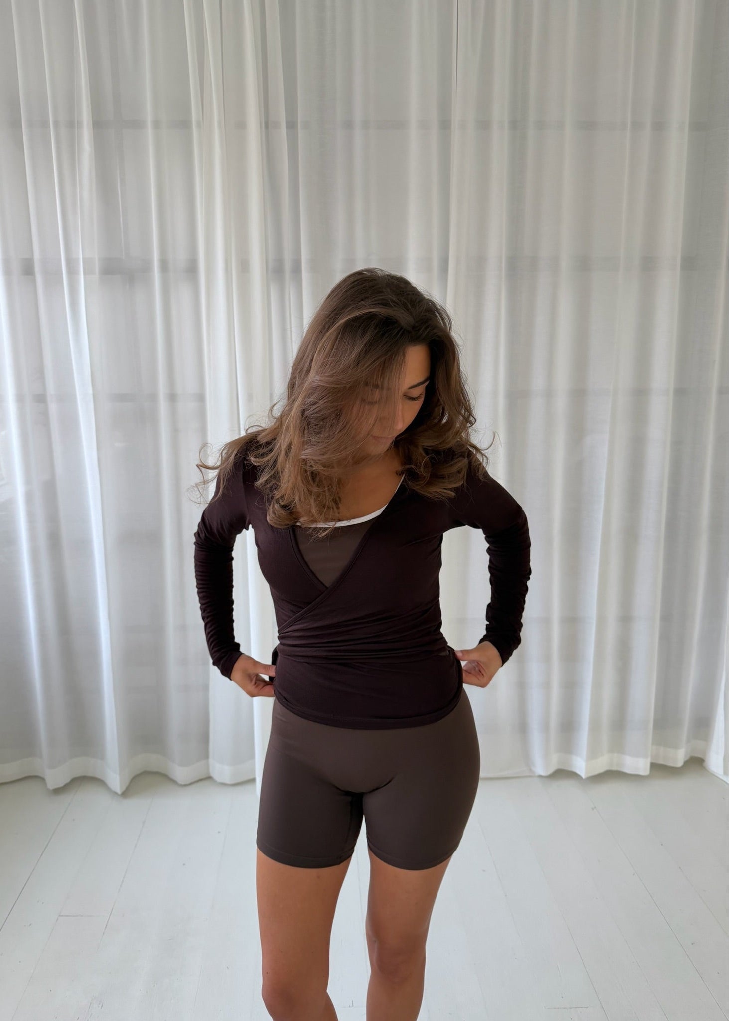 Ballet Wrap Bluse - Mørkebrun - ByStenholt.dk