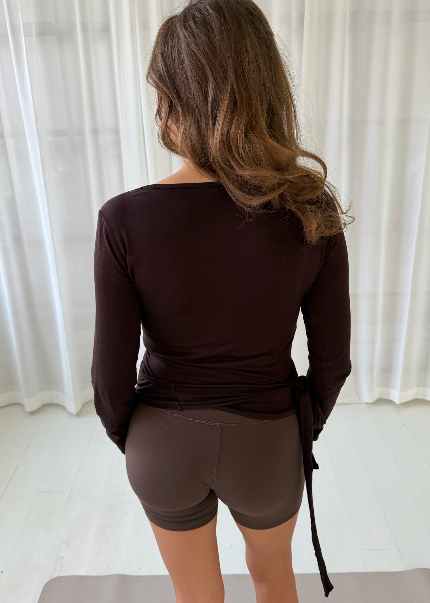 Ballet Wrap Bluse - Mørkebrun - ByStenholt.dk