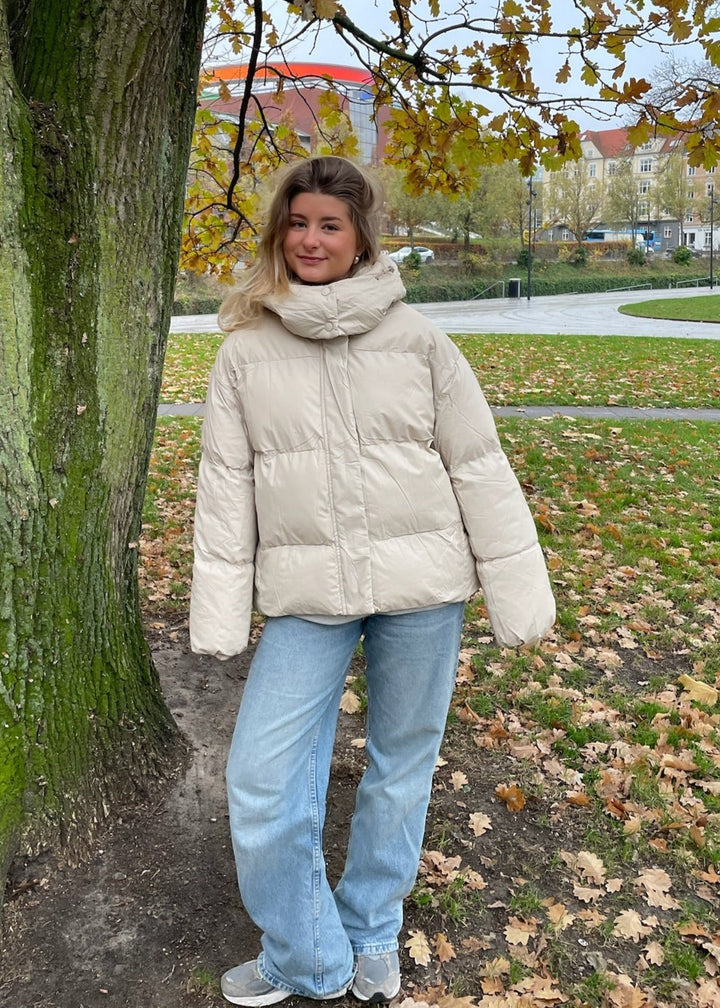 XL - 169cm (Den er lille i størrelsen)