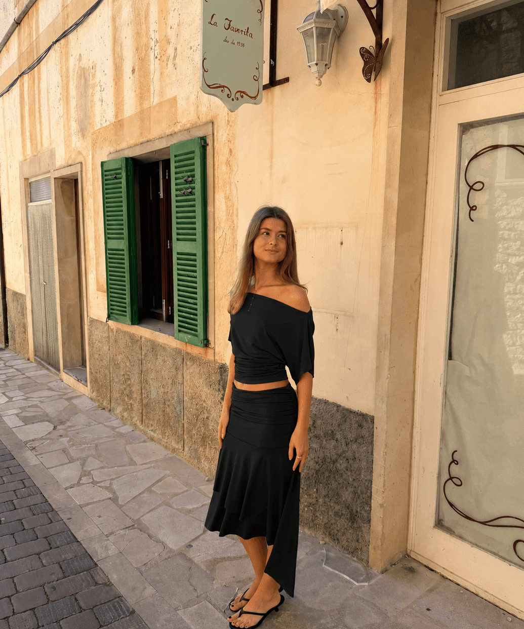 Clara Waisted Top + Aia Nederdel Sæt - Sort - ByStenholt.dk