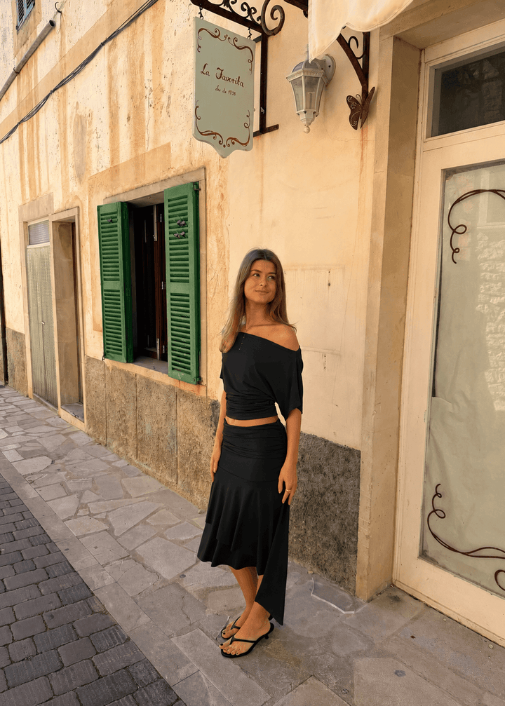 Clara Waisted Top + Aia Nederdel Sæt - Sort - ByStenholt.dk