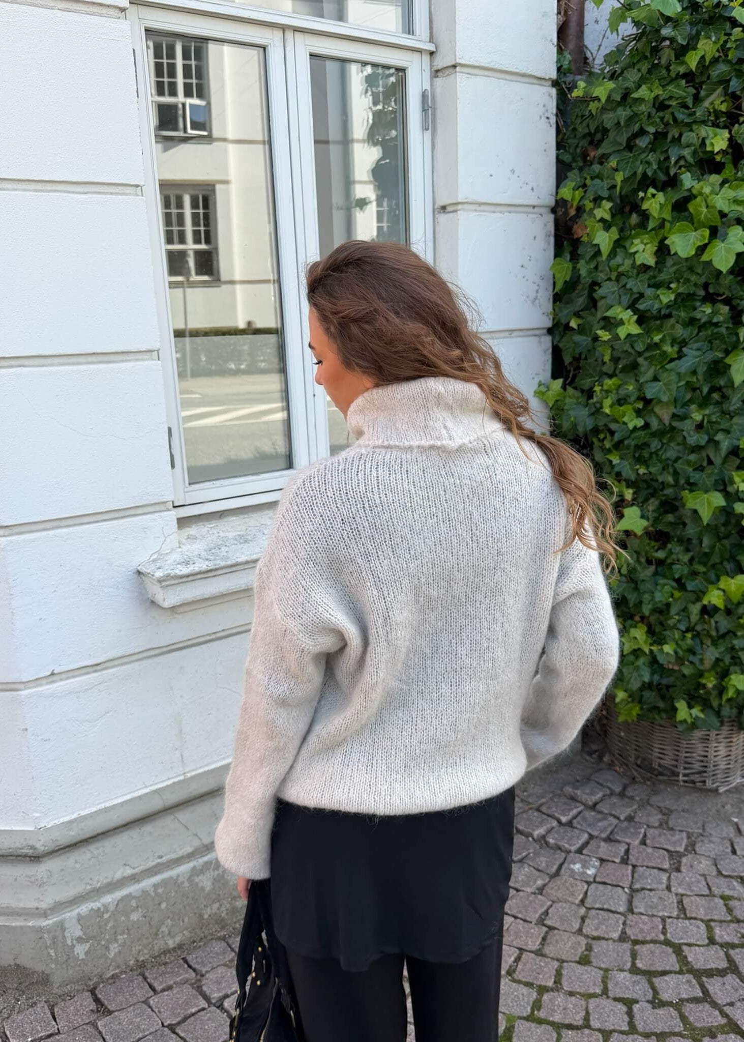 Cozy Højhalset Strik - Beige - ByStenholt.dk
