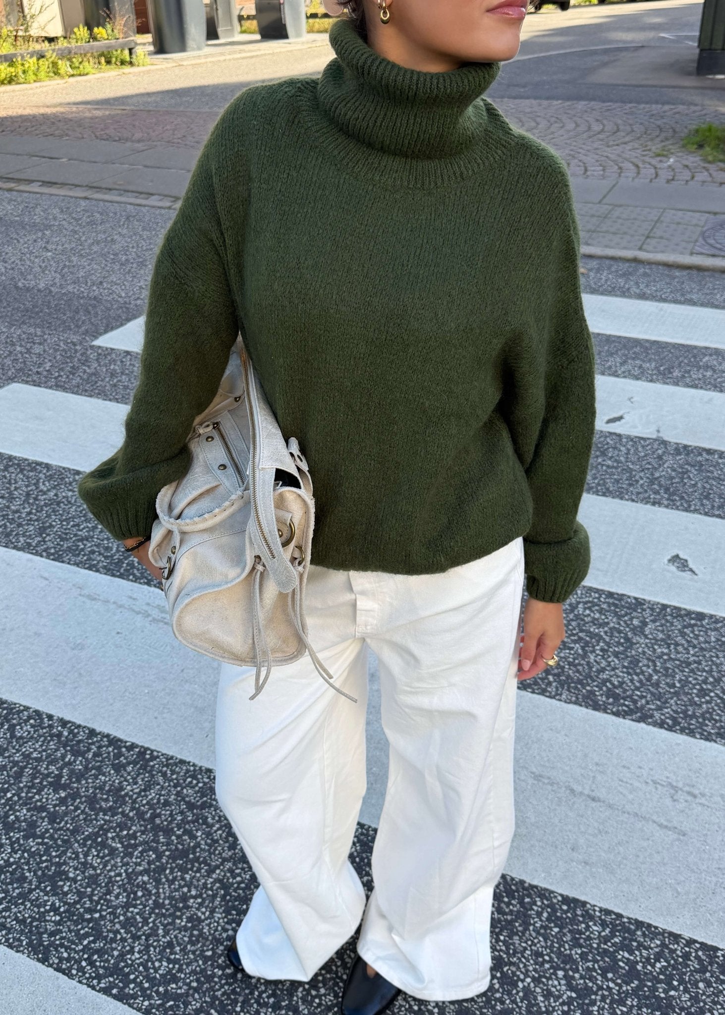 Cozy Højhalset Strik - Khaki - ByStenholt.dk
