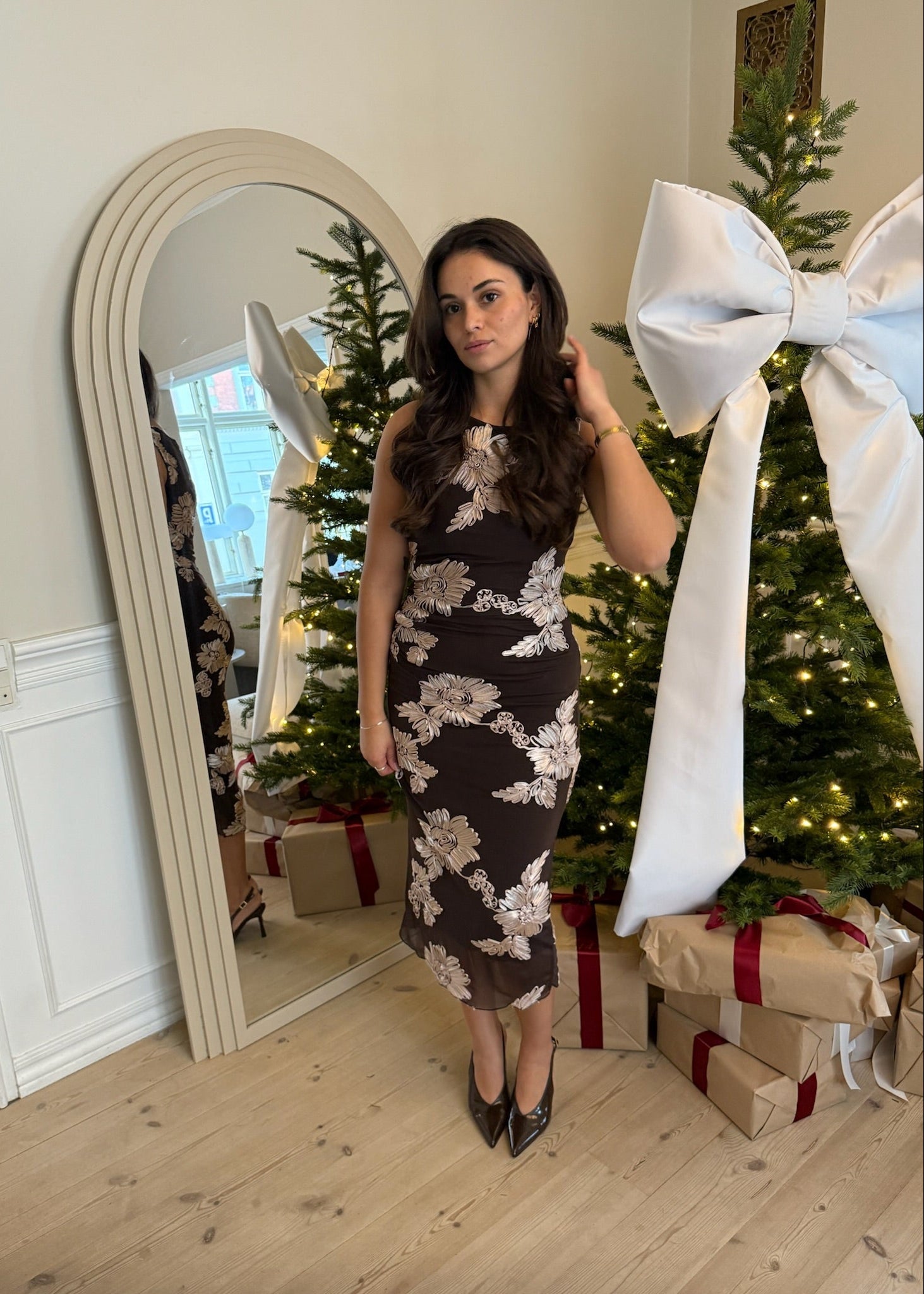 Floral Midi Kjole - Mørkebrun - ByStenholt.dk