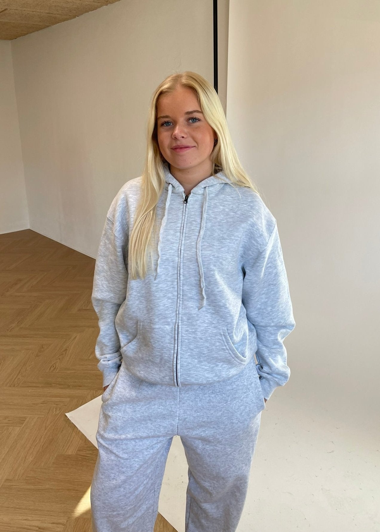 Hoodie Med Lynlås - Grå - ByStenholt.dk