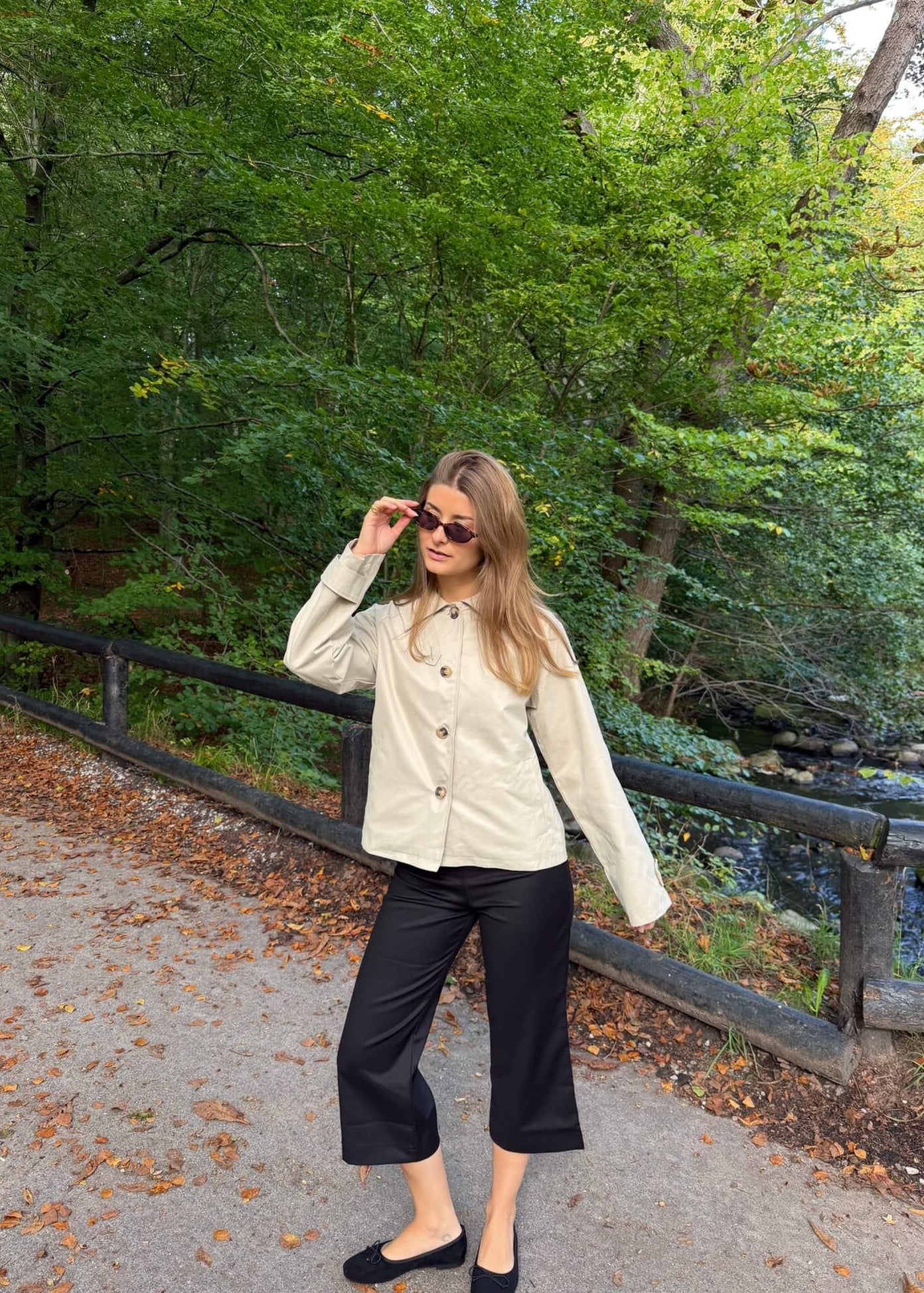 Klassisk Kort Trenchcoat - Beige - ByStenholt.dk