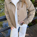 Klassisk Kort Trenchcoat - Taupe - ByStenholt.dk