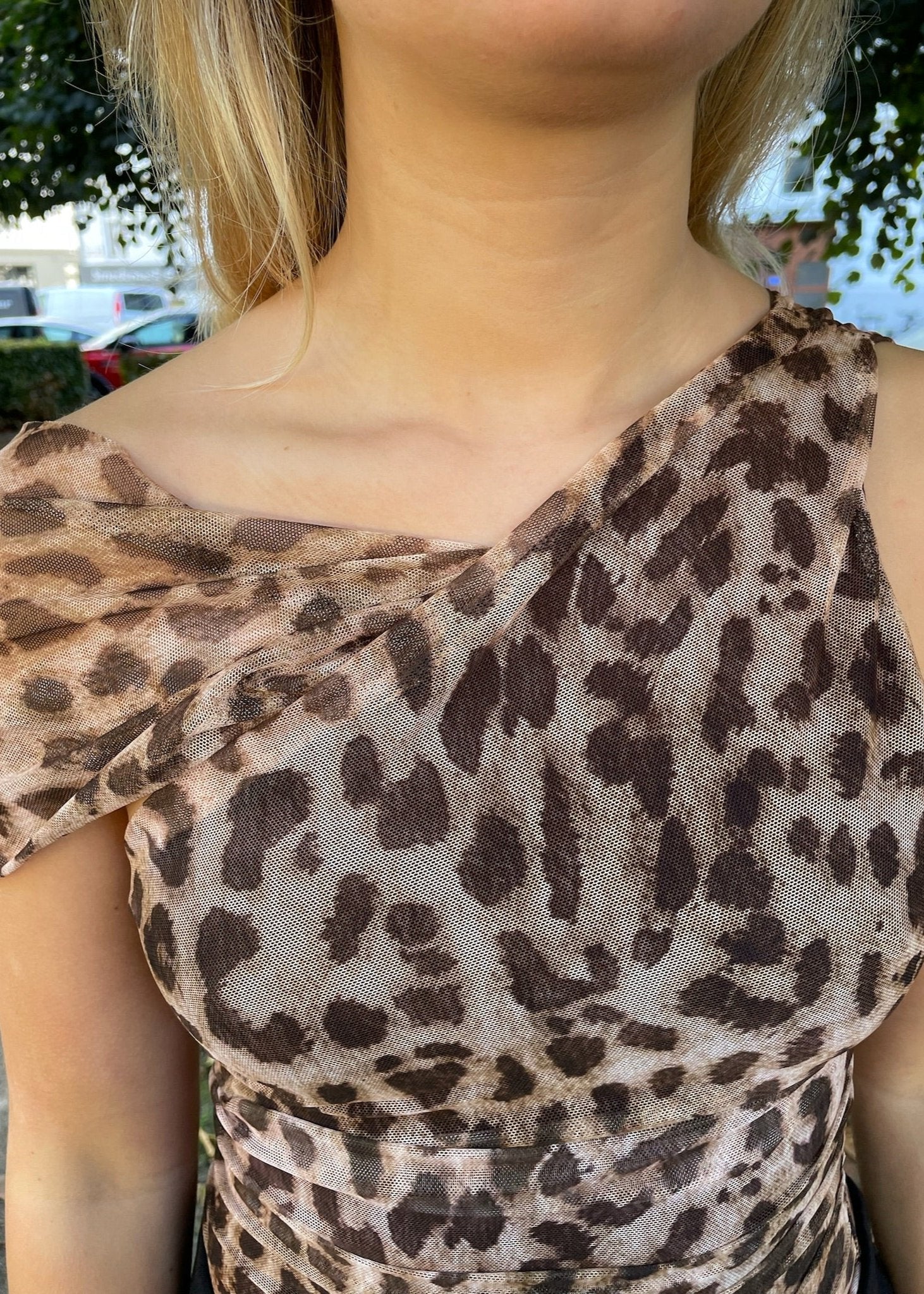 Leopard Asymmetrisk Top - ByStenholt.dk