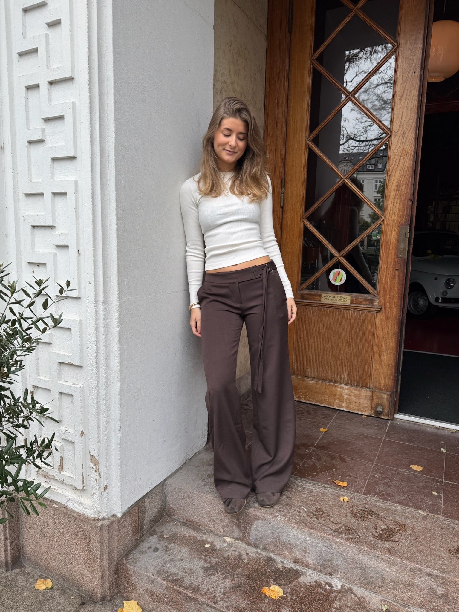 Low Waist Bukser med Spænde - Mørkebrun - ByStenholt.dk