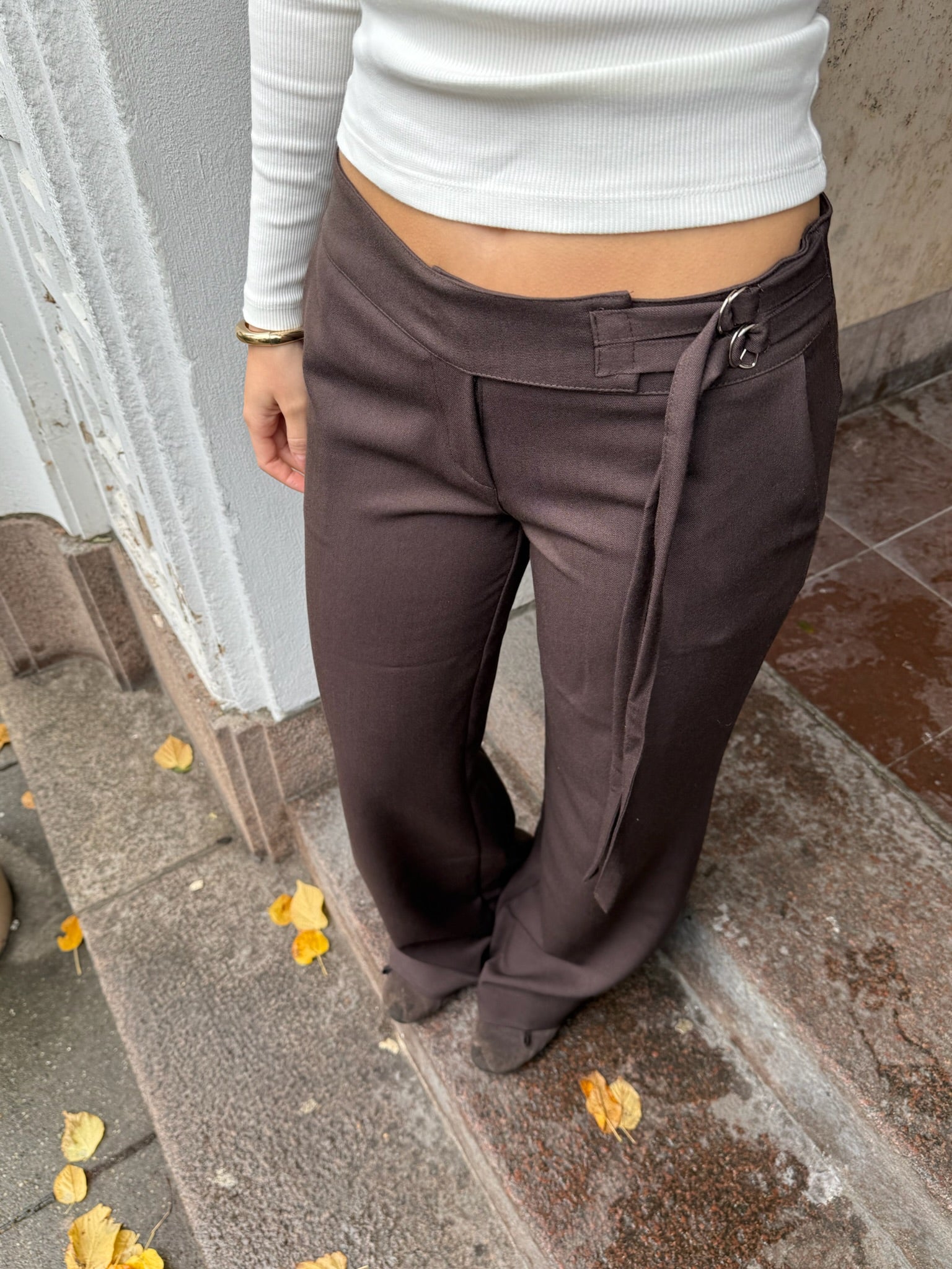 Low Waist Bukser med Spænde - Mørkebrun - ByStenholt.dk