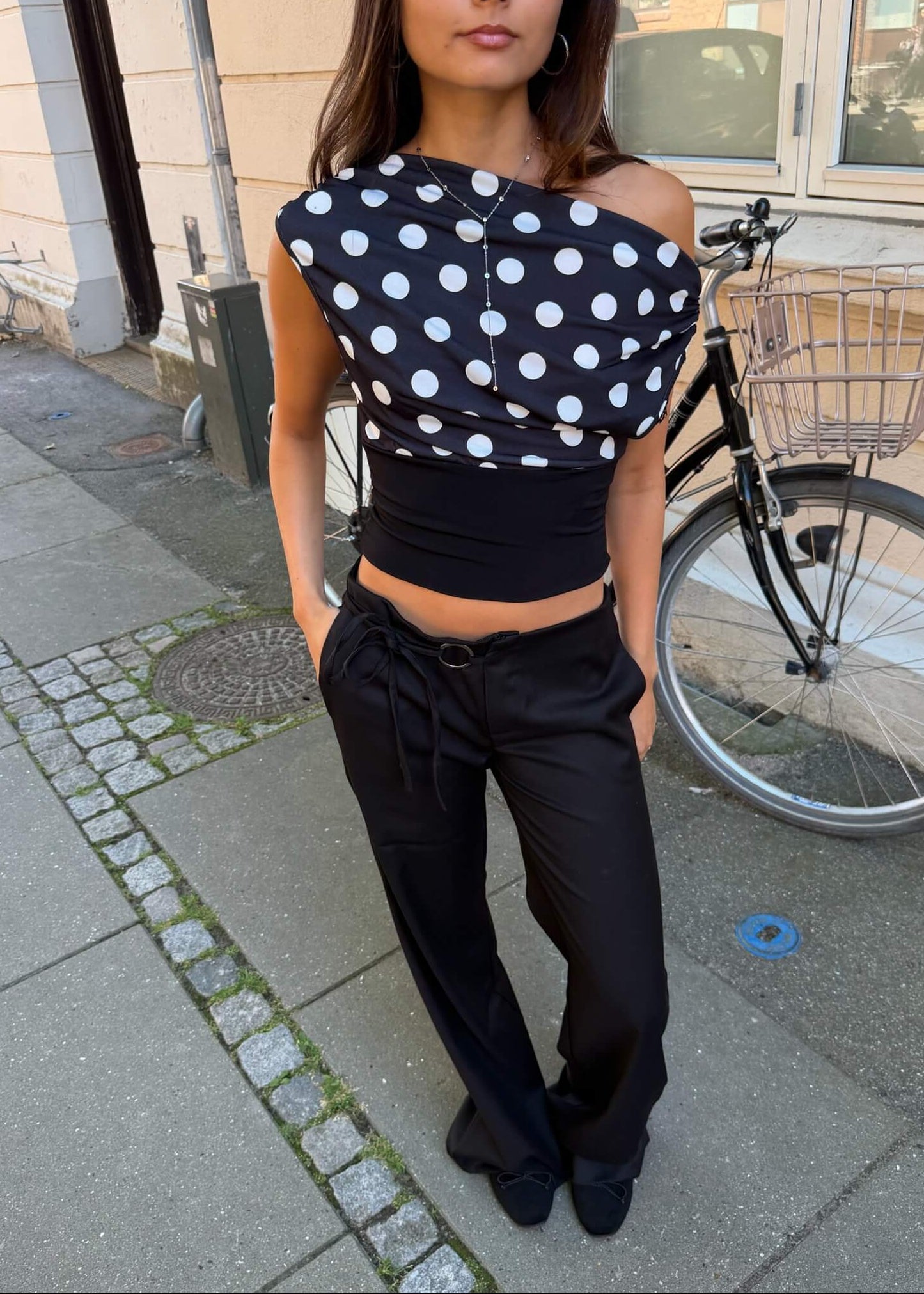Lulu Top med Polkaprikker - Sort/Hvid - ByStenholt.dk