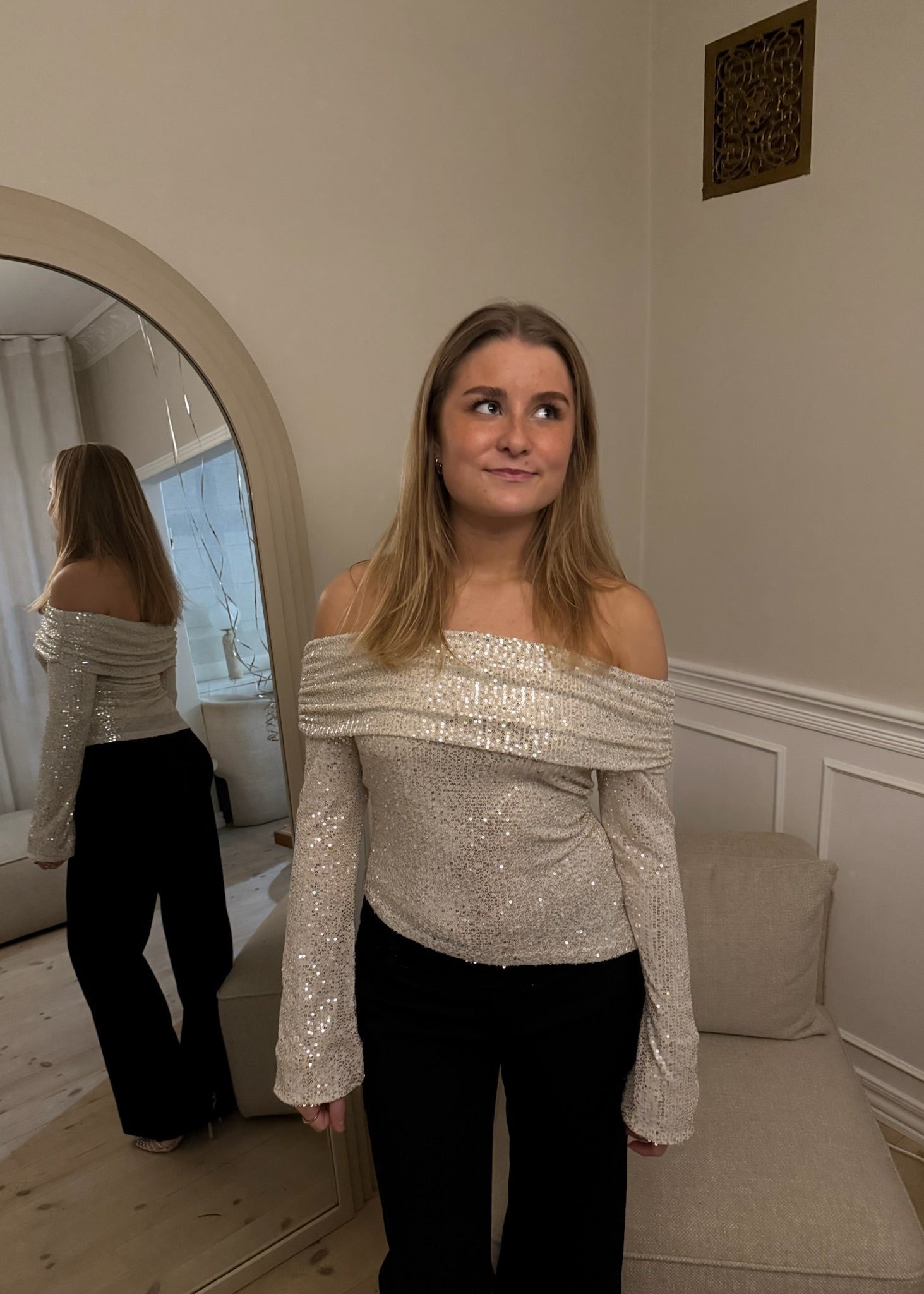 Lumi Paillet Off Shoulder Bluse - Creme - ByStenholt.dk