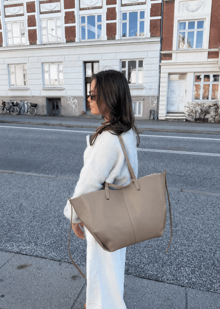 Mira Taske - Taupe - ByStenholt.dk