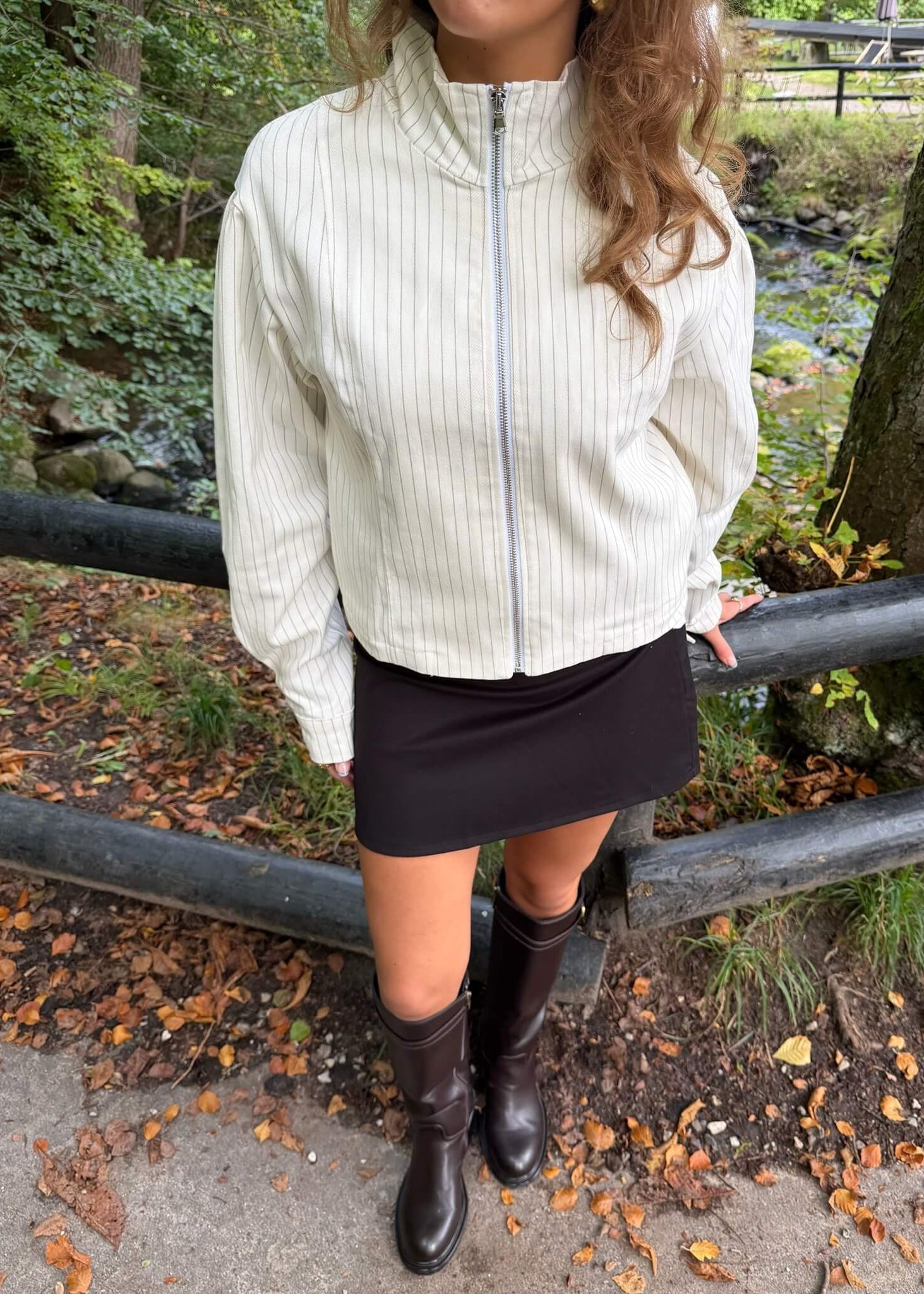 Paula Jakke - Stribet Beige - ByStenholt.dk