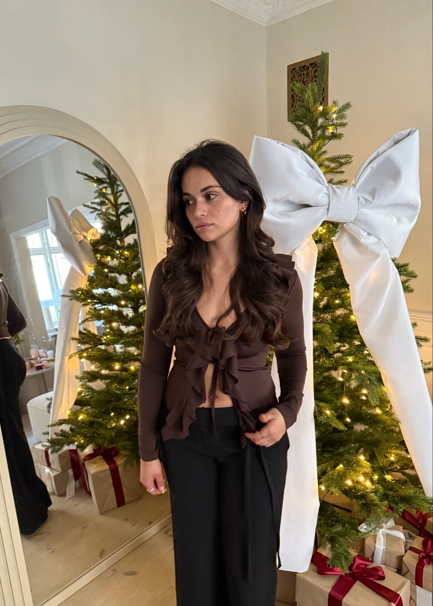 Ruffle Tie Bluse - Mørkebrun - ByStenholt.dk