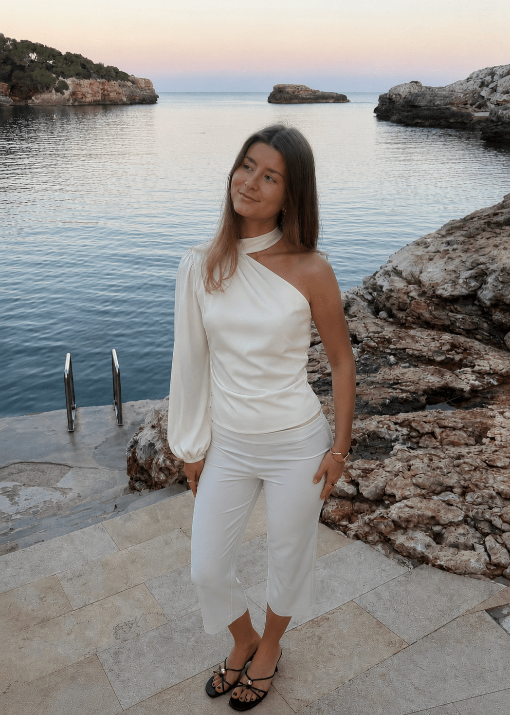 Satin One Shoulder Bluse - Creme - ByStenholt.dk