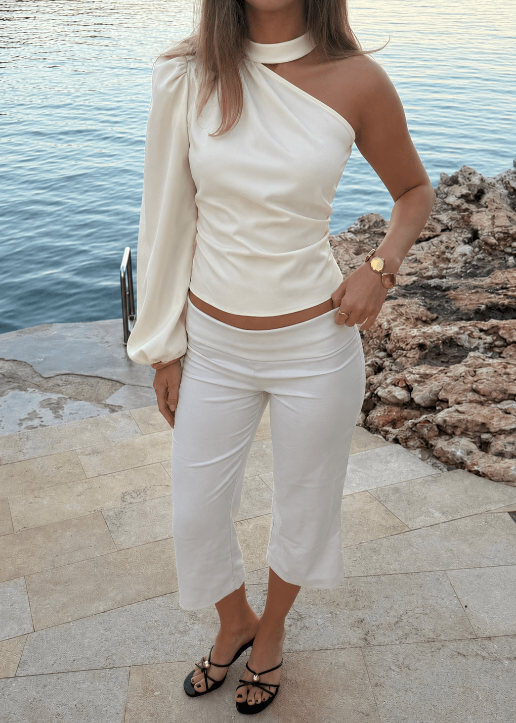 Satin One Shoulder Bluse - Creme - ByStenholt.dk