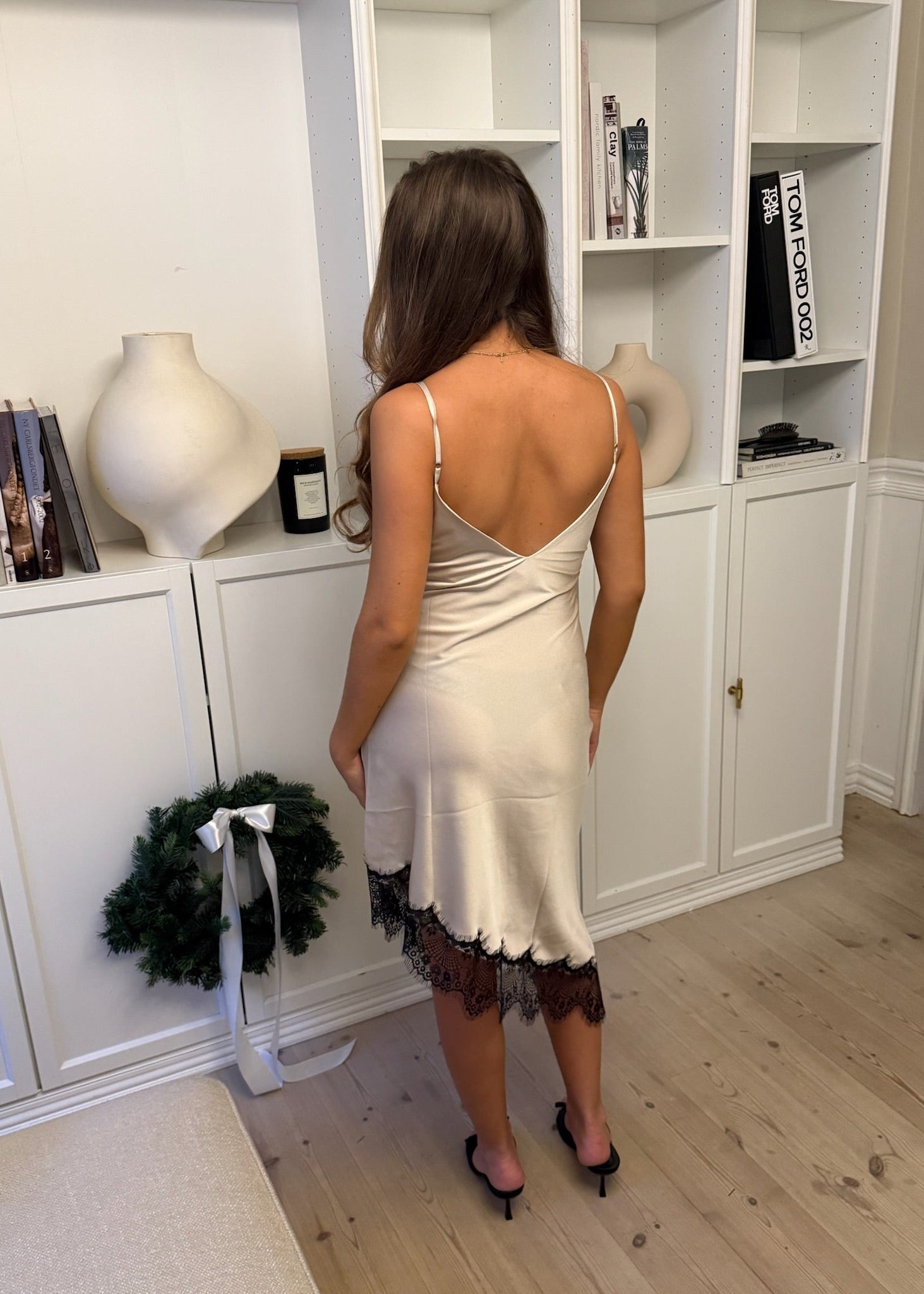 Velu Satin Kjole - Creme - ByStenholt.dk